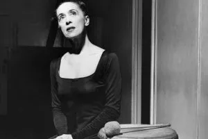 Martha Graham, revolucionaria de la danza contemporánea, realizando una coreografía.